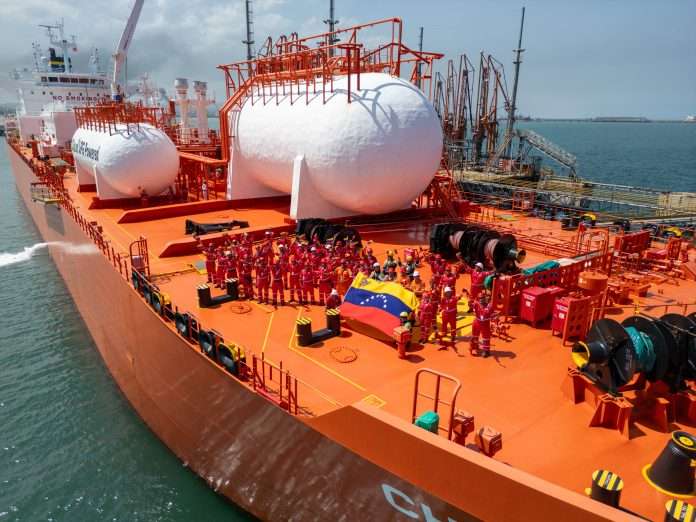Venezuela impulsa exportación inaugural de gas licuado para diversificación energética